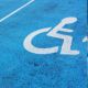 Place de parking privée : plus cher en cas de handicap?