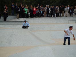 Illustration article Nouveau : frissons skatepark en fauteuil roulant !