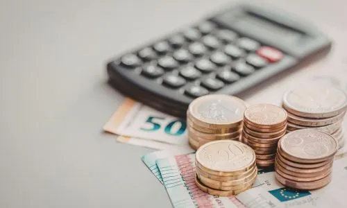 Calculette et argent en euros