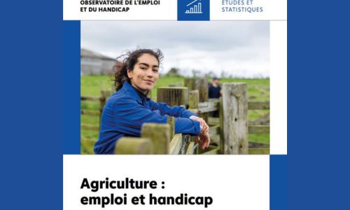 Couverture du guide avec la photo d'une agricultrice en tenue bleue qui sourit.