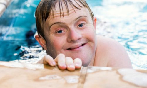 Illustration article Apprendre à nager avec un handicap mental : compliqué ! 