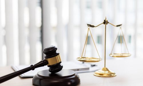 Arnaque,crime et handicap: une famille risque la perpétuité 