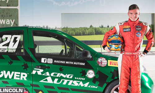 Austin Riley, autiste, jeune prodige de la course auto 