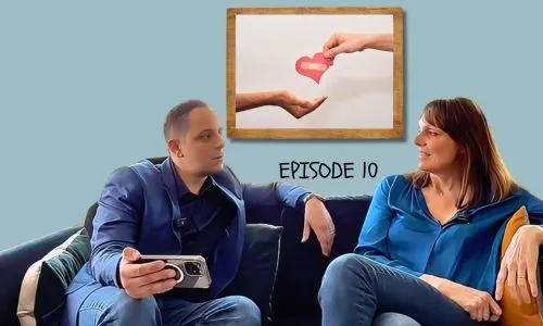Chams-Ddine Belkhayat et Marie-Maude Geoffray sur un canap&eacute;