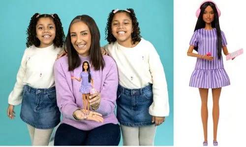 Rofrane Bambara et ses 2 filles qui tiennent la Barbie autiste.