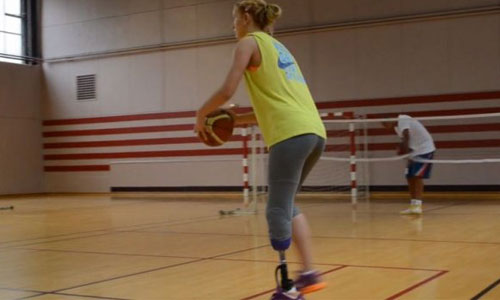 Illustration article Amputée d'une jambe, une basketteuse reprend sa carrière pro