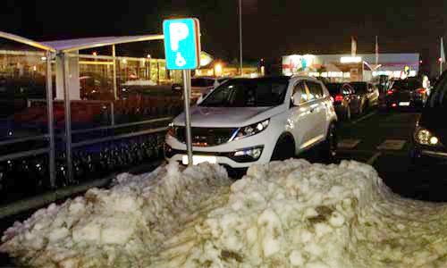 Illustration article Places réservées:une aire de stationnement...pour la neige !