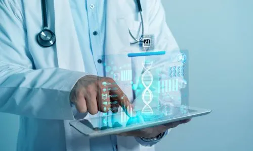 Un m&eacute;decin utilise une tablette avec tableau de bord de g&eacute;nomique IA