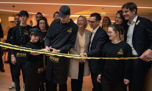 Inauguration du comptoir du Café Joyeux dans les locaux de Canal +.