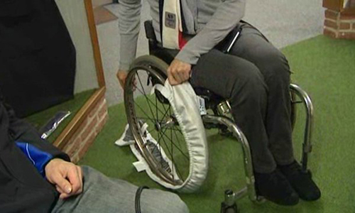 Illustration article Innovation: "chaussettes antiglisse" pour fauteuils roulants