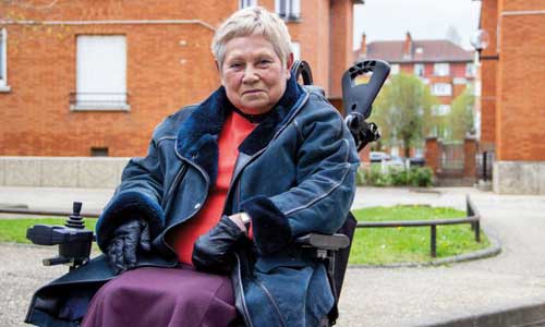 Illustration article Défi fou : Anne, 75 ans, 110 km en fauteuil roulant 