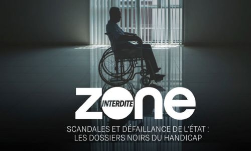 Affiche de l'émission montrant un homme en fauteuil roulant dans le noir.