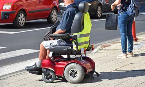 Illustration article Droit: le fauteuil roulant n'est pas un "véhicule à moteur" 