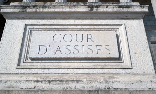 devanture de la cour d'assises