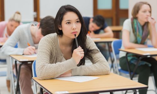 Illustration article Examens avec un trouble dys : la croix et la bannière 