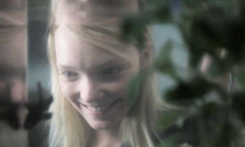 image film Akvarium visage d'une jeune fille