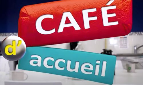 Affiche du film avec l’inscription « Café d’accueil »