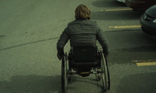 Film Juste 2 minutes: pas touche au stationnement handicapé!