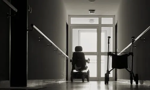 Couloir de maison de retraite