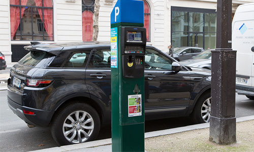 Peut-on garer son véhicule sans plaque sur la voie publique