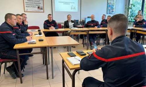 sapeurs-pompiers de dos lors d&rsquo;une formation