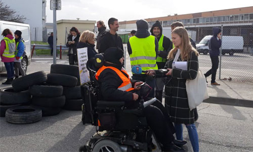 Illustration article Toulouse : des gilets jaunes handicapés bloquent l'aéroport 