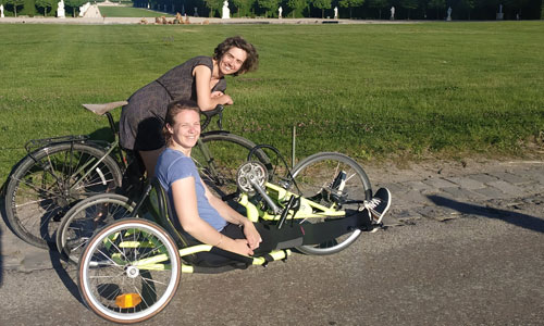 Illustration article Handbike trip : 2 sœurs à roulettes démystifient le handicap