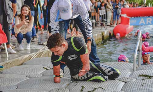 Illustration article Le handi-nageur Théo Curin se jette dans les eaux de Paris