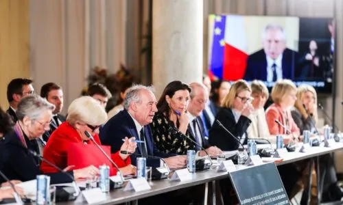 François Bayrou préside le CIH 2025, aux côtés de Charlotte Parmentier-Lecocq.