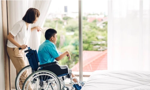 Maman avec son fils handicap&eacute;