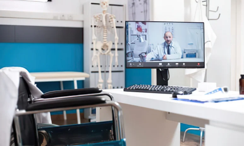 salle de t&eacute;l&eacute;consultation avec un fauteuil