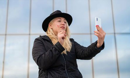 Illustration article (Handi)cap sur une accessibilité téléphonique universelle?