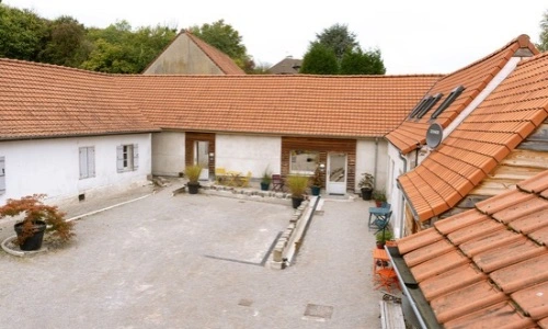 cour des g&icirc;tes &laquo; Les bobos &agrave; la ferme &raquo;