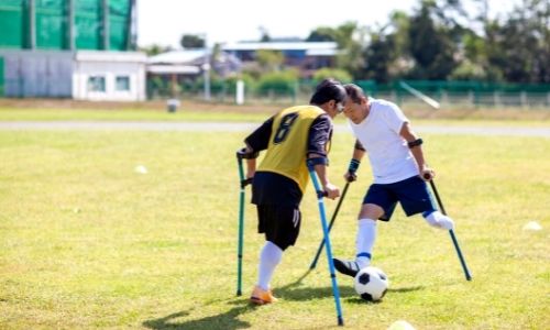 Illustration article En Indonésie, un club de foot pour joueurs amputés