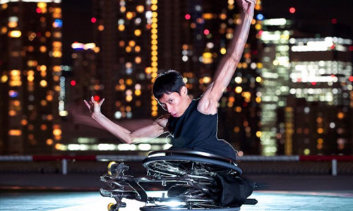 Illustration article Japon : Kenta, avec un spina bifida, danse en apesanteur