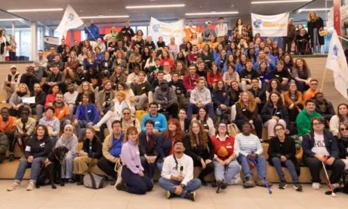 Des dizaines de membres de l&rsquo;association regroup&eacute;s.