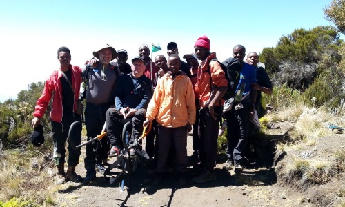 Illustration article L'élu paraplégique Yann Jondot à l'assaut du Kilimandjaro