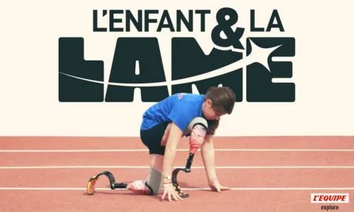 Jade sur une piste d’athlétisme avec ses lames de course.