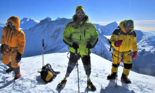 Illustration article Deux italiens amputés au sommet du Mont-Blanc, un défi givré