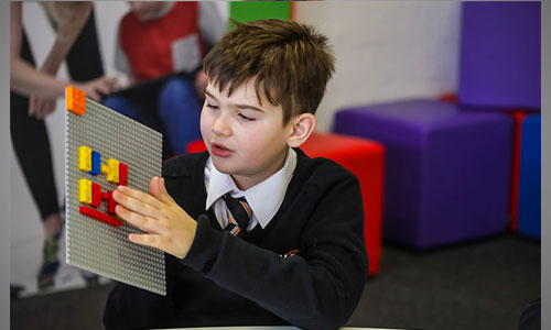 Illustration article LEGO lance une gamme inclusive : des briques en braille !