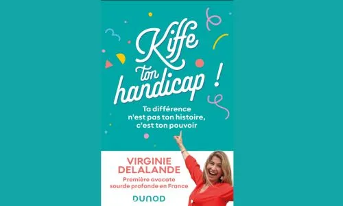 « Kiffe ton handicap ! » sur un fond bleu et, en bas, le portrait de Virginie.