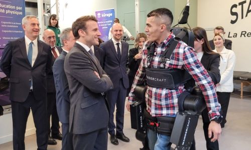 Illustration article Macron promet de déployer 2 exosquelettes par département