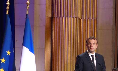 France : Macron annonce une prime Covid-19 pour les auxiliaires de vie