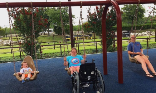 Illustration article Pour sa fille, il construit un parc accessible au handicap