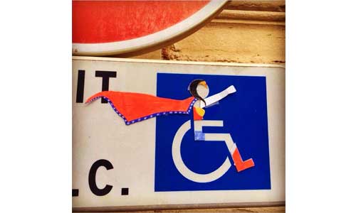 Illustration article Elle dynamise le picto handicap en mode street-art