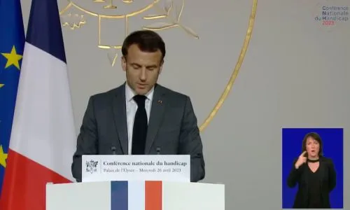 Emmanuel Macron &agrave; son pupitre lors de la CNH
