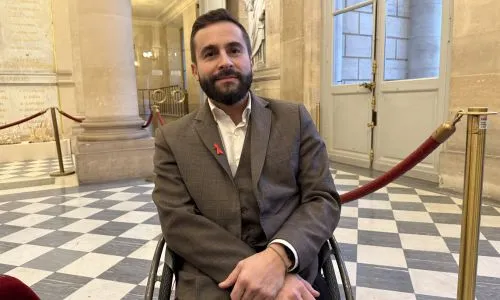 Sébastien Peytavie dans la salle des Quatre colonnes à l’Assemblée.