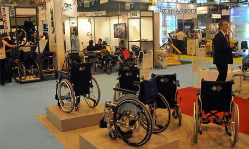 Illustration article Audio-prothèse, fauteuil roulant, double peine des assurés 