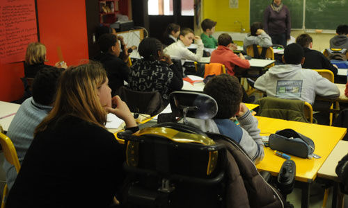 Rentrée chaotique, les AESH appellent à manifester