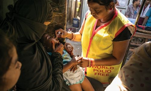 Illustration article Résurgence polio: seul traitement, la vaccination préventive